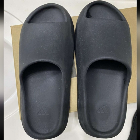 Yezzy slide - Picture 1 of 6